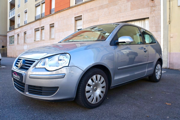 VOLKSWAGEN POLO