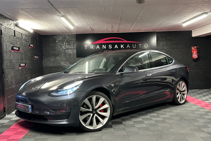TESLA MODEL 3