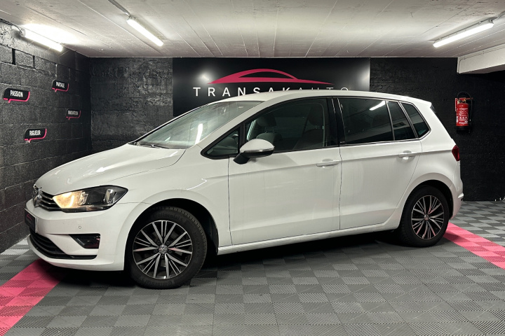 VOLKSWAGEN GOLF SPORTSVAN